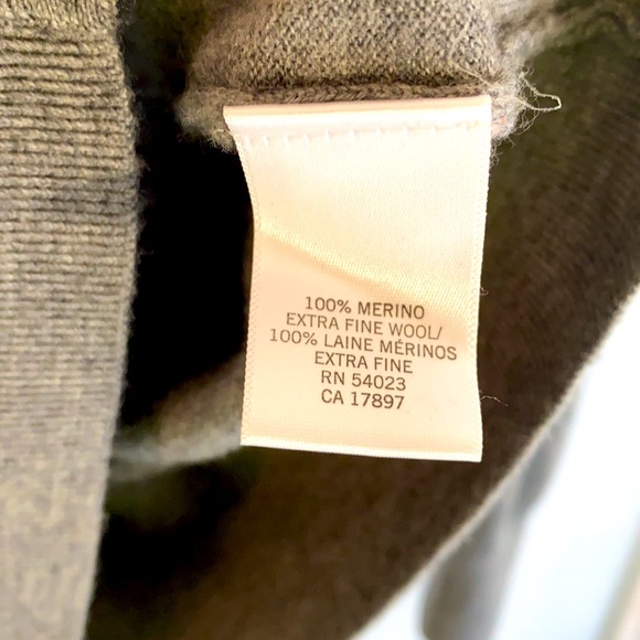 Banana Republic Merino Wool button down gray cardigan - Picture 4 of 7